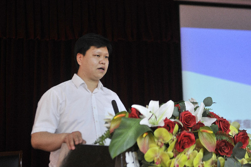 张维真主任向与会专家详细介绍了本次多学科大查房主题内容——黑色素